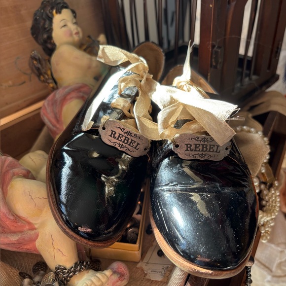 Upcycled black genuine leather black patent tie up brogues oxfords lace up REBEL - Picture 4 of 14